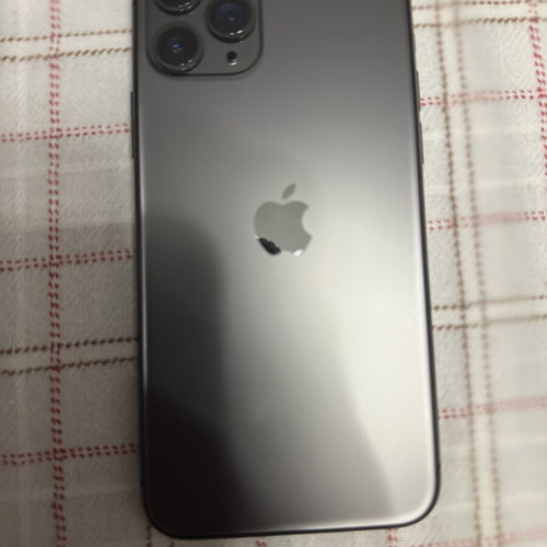 Iphone 11 Pro 64 Gb used with 2 cases and screen protector