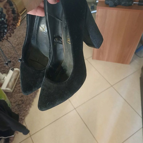 Black velvet pumps size 38 used with thick heel