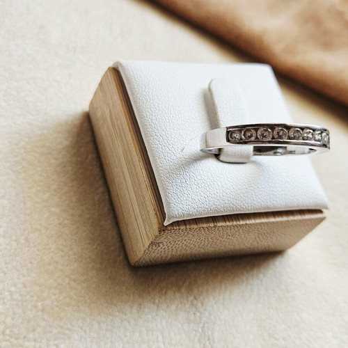 Silver ring 925 band with sparkling zirconia