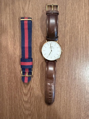 Daniel Wellington Classic Rose Gold 40mm like new with 2 original straps