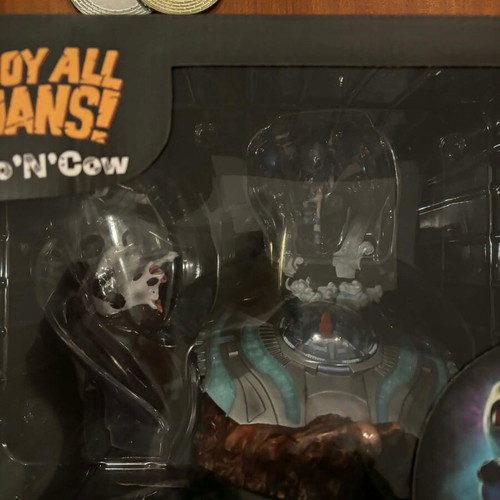 Destroy All Humans Crypto and Cow figure new sealed