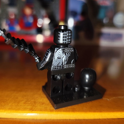Symbiote Spider-Man x Venom Fusion like new with stand and extra head