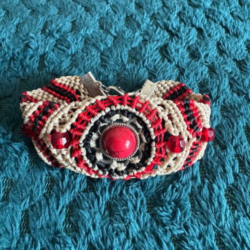 Macrame bracelet new, white and red