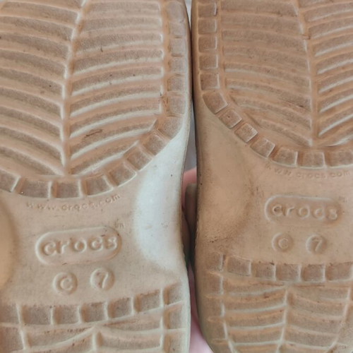Crocs size 7