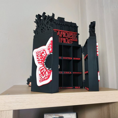 Stranger Things Kinder Joy 3D box like new
