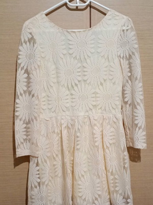 Lace dress used with daisy pattern, size 36