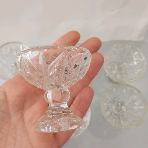 Set of 6 used vintage liqueur glasses, circa 1948