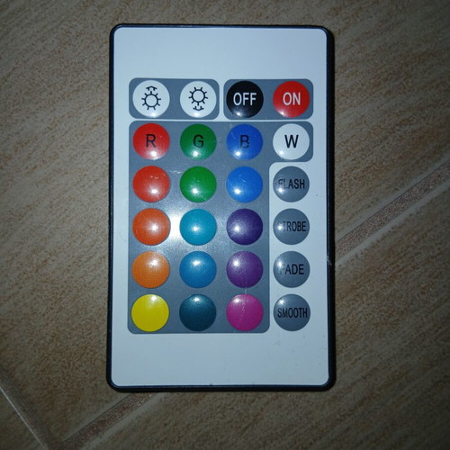 Round LED light with remote control, battery operated, multicolor