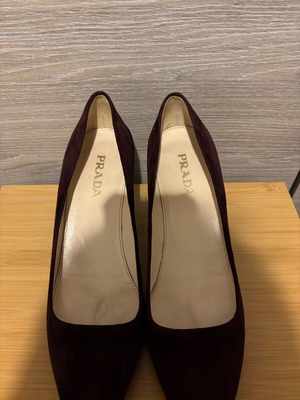 Prada suede heels like new, size 38, black and red