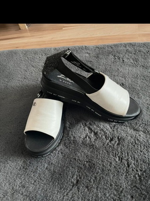 Leather platform sandals like new, size 39
