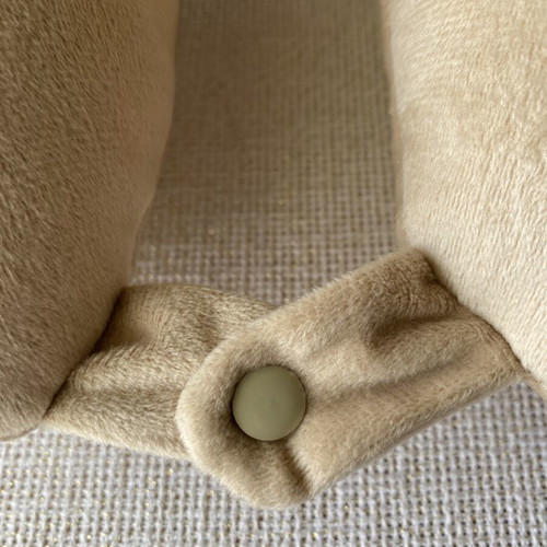 Travel Pillow like new, soft texture, ideal for comfortable trips