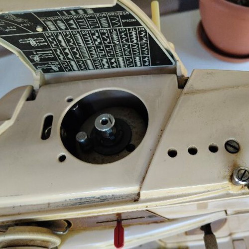 Singer 401 M13 sewing machine used for spare parts