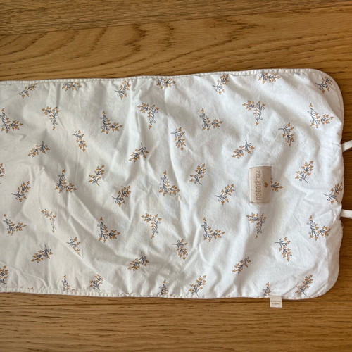 Nobodinoz changing mat like new, portable