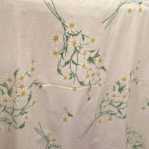 Square tablecloth like new with daisies and green trim