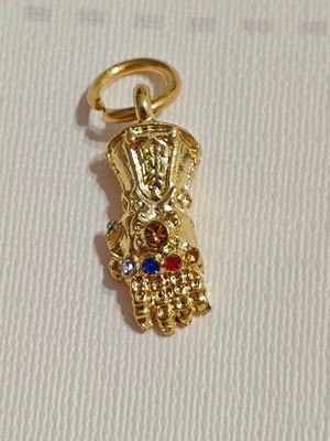 Marvel Avengers Infinity Gauntlet Pendant like new with precious stones