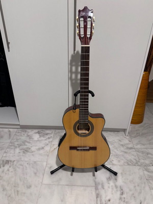 Ibanez електрокласическа в перфектно състояние
