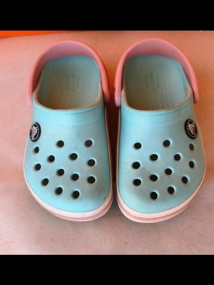 Crocs C8 used, pink and turquoise
