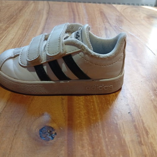 Adidas children's shoes size 21 used, black and white sports