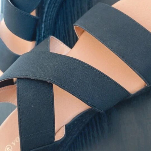 Voi Noi platform sandals size 40 like new, black