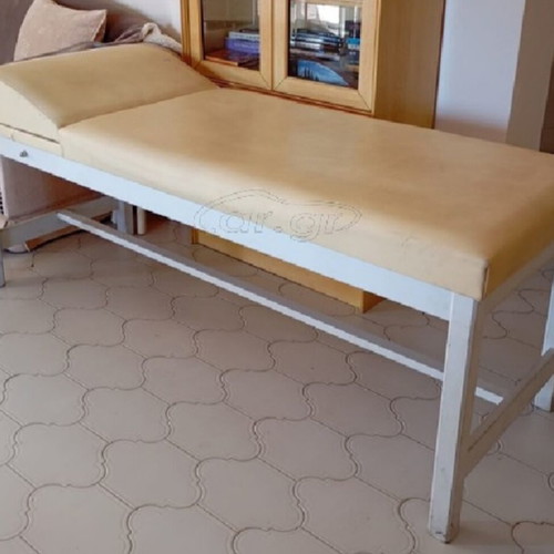 Professional massage bed for aesthetics, solid wood
