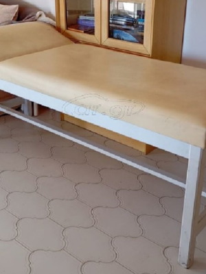 Professional massage bed for aesthetics, solid wood
