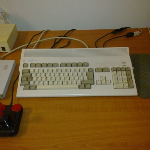 Amiga 1200 complete set like new with 200MB hard drive and accessories