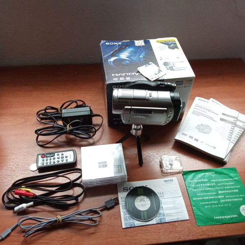 Sony DCR DVD 406 E video camera from 2000 like new