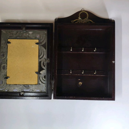 Key Holder used with photo frame space