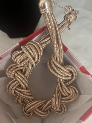 Luxury statement necklace gold tone, like new