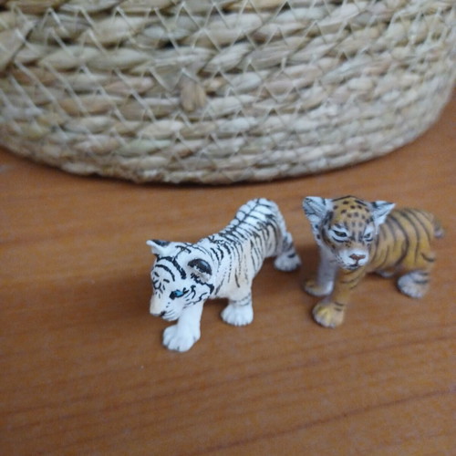 Figures set of 2 like new