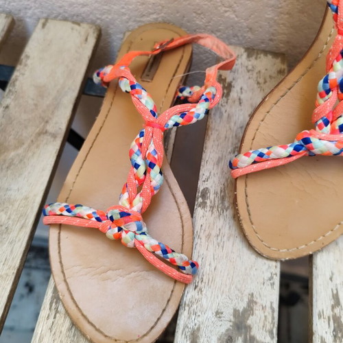 Oysho y2k braided flat sandals used, size 38, multicolor