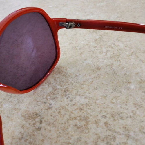 Red sunglasses new, 70s style TOI & MOI