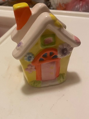 Easter ceramic napkin holder like new