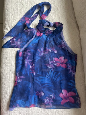 Marion Kleinert chiffon floral top with open back size M like new