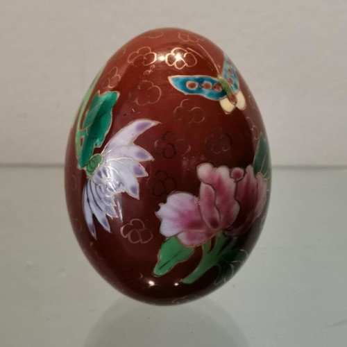 Porcelain egg used with painting, vintage decorative item