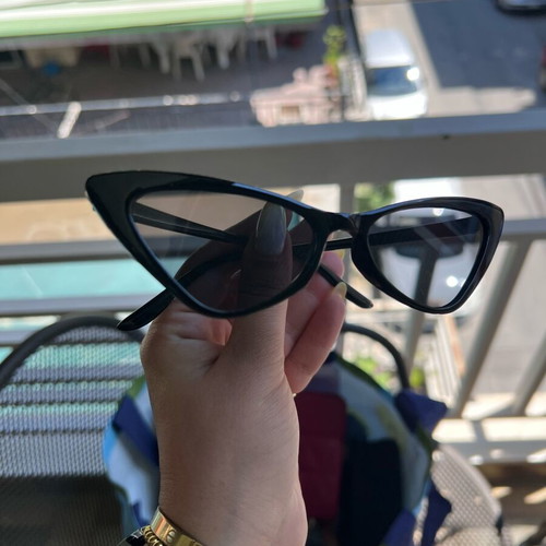 Cat Eye Y2K Sunglasses Like New, Black Frame