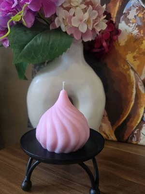 Candle Geometric Figure 3 custom made from soy wax