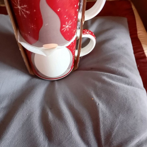 Christmas mugs set of 2 new