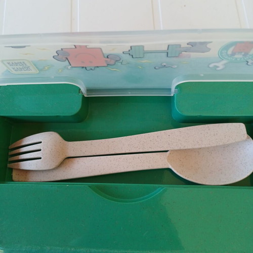 Children's food container 2 compartments new, green