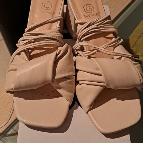 Sandals with straps that tie at the calf new, beige
