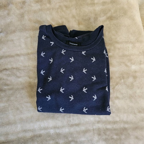 Blue sweatshirt with bird design used, size M