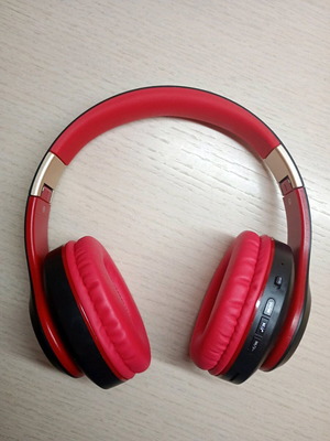 Inkax Wireless Red Headphones like new