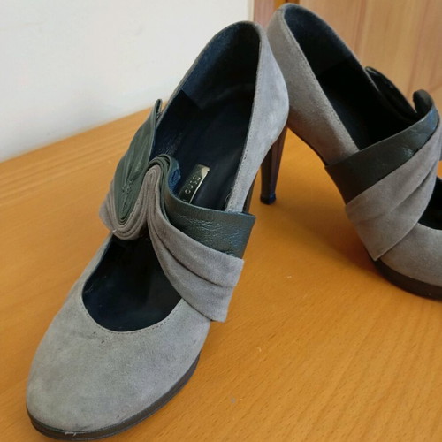 Gino Vaello suede and leather pumps like new, size 38, black and gray