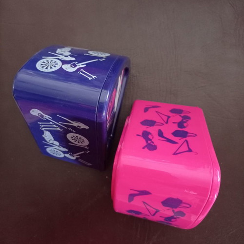 Hasbro Trivial Pursuit Bite Girls Vs Guys used