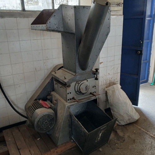 Plastic molds and machines used from plastic workshop
