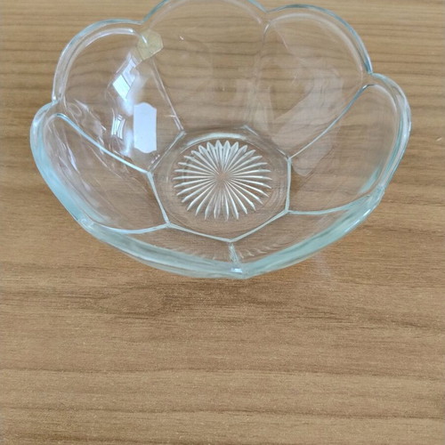 Small glass bowl like new for sweets or nuts