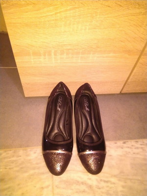 Patent leather women's shoes, mid heels
