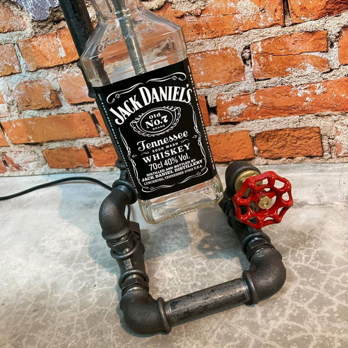 Φωτιστικό γραφείου Jack Daniel's βιομηχανικού στυλ από σιδερένιους σωλήνες