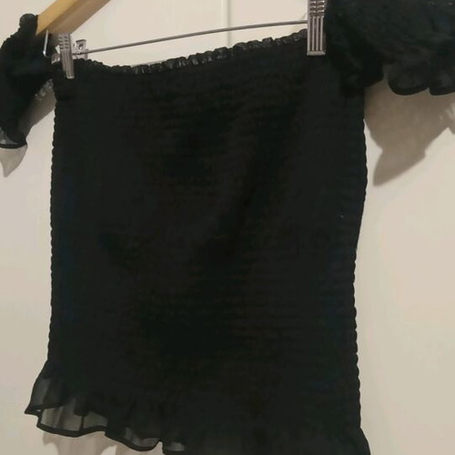 Top Medium off-shoulder black Golden Lady like new