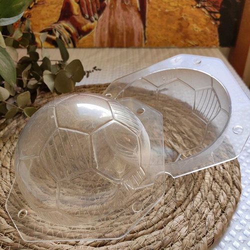 Football Ball Mold like new, 2 parts, 18cm size